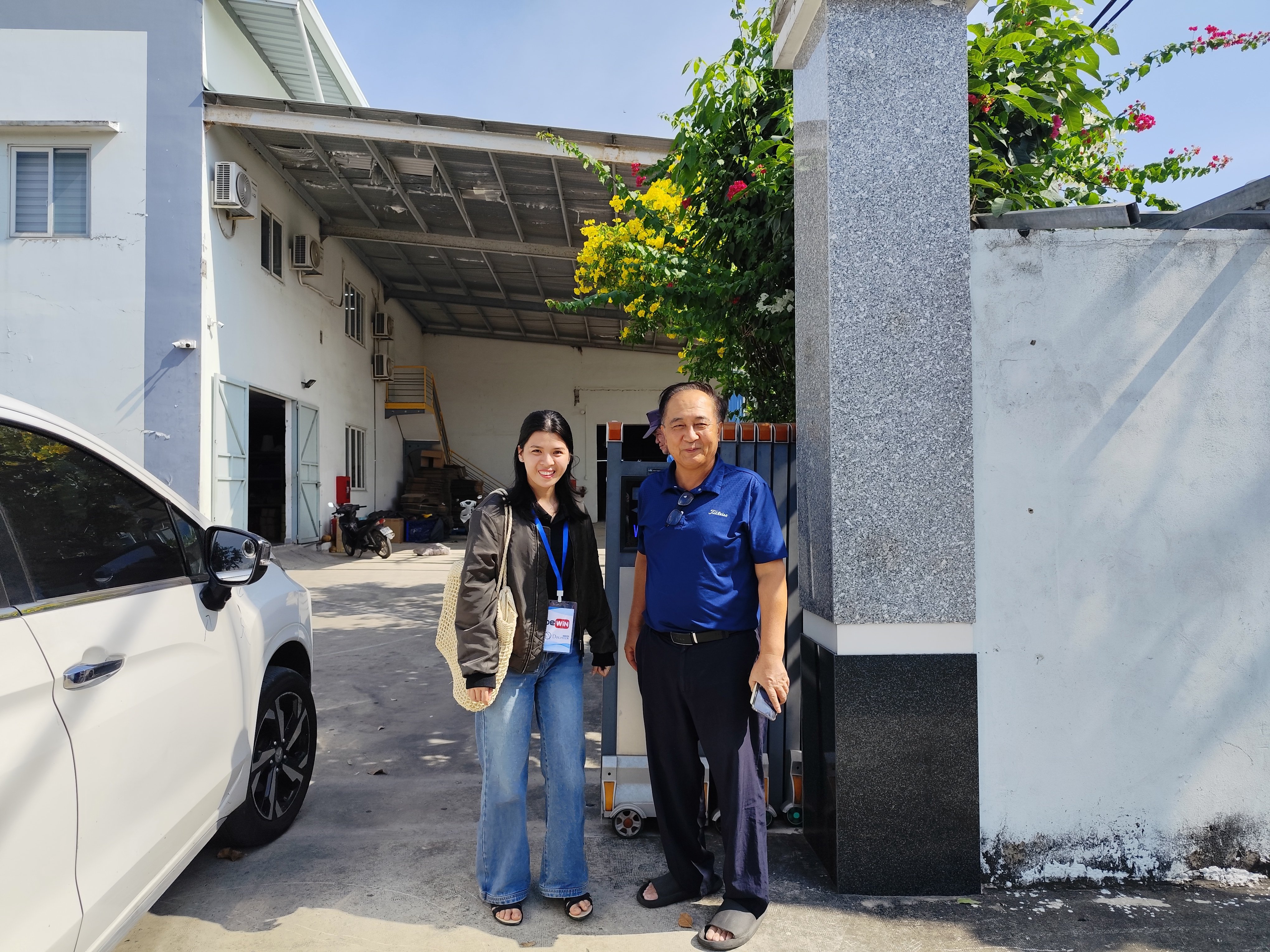 Photo with contacted person (4)
